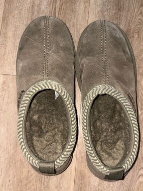 Koolaburra by UGG Olive Green Suede Slip-On Men’s Slippers